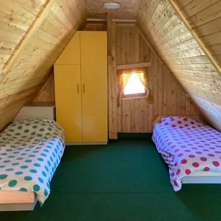 Hisica Janka In Metke Velika Loka